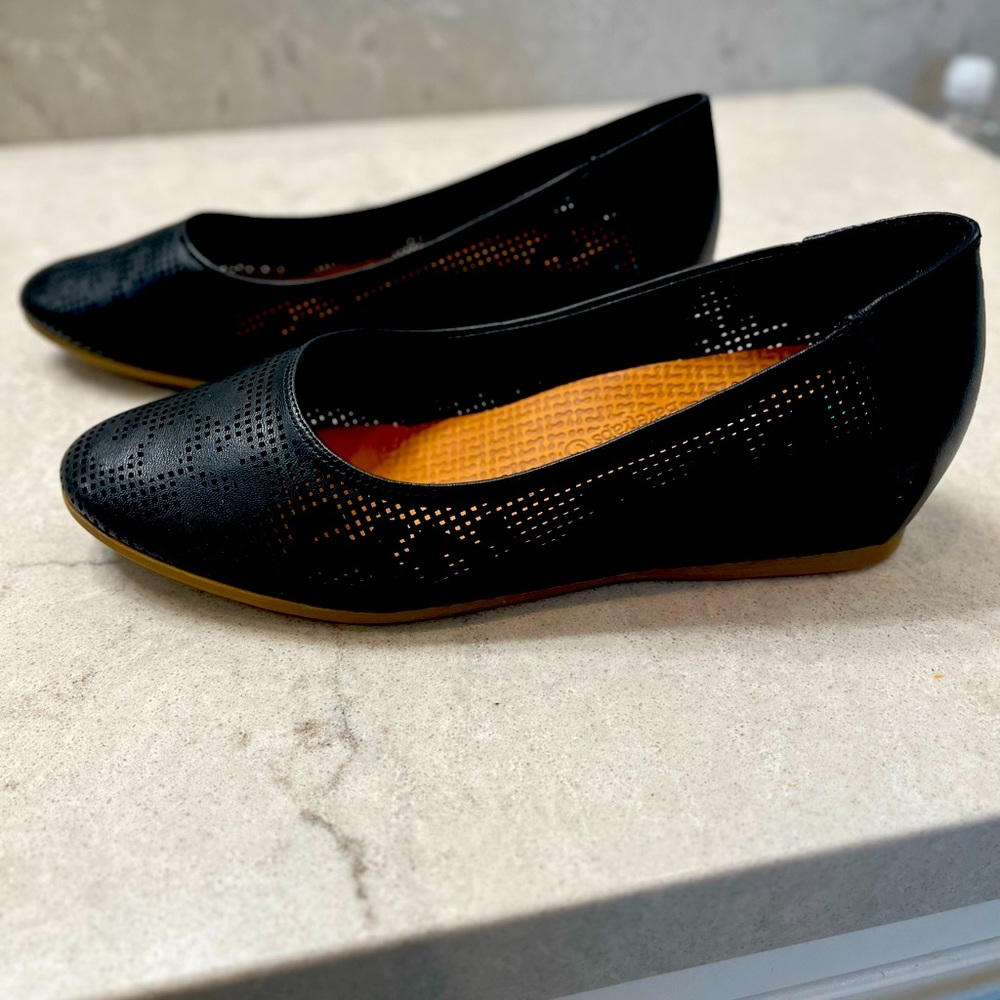 Baretraps Nixy Posture hidden heel wedge flats